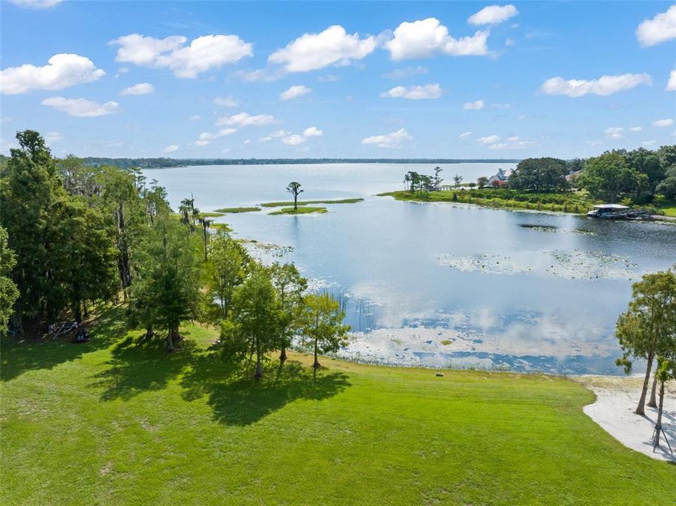 На продажу: $3,100,000 (1.75 acres)
