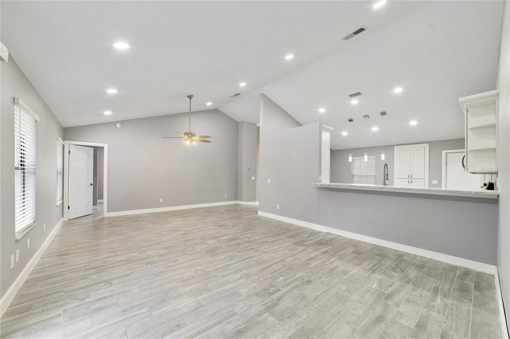 Active With Contract: $475,000 (4 beds, 2 baths, 1605 Square Feet)