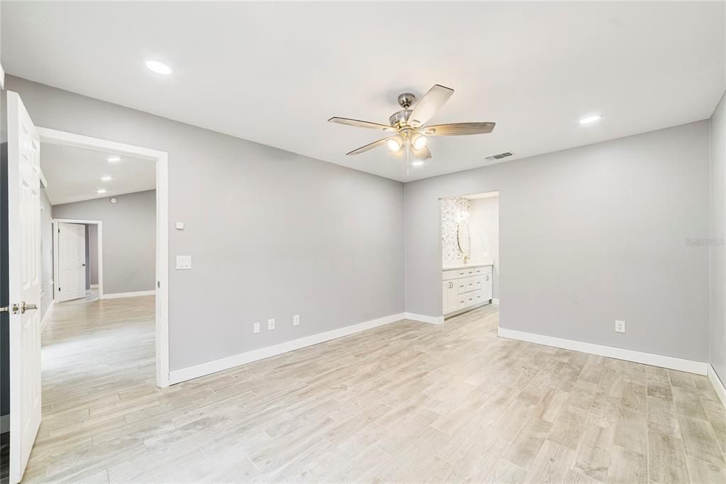 Active With Contract: $475,000 (4 beds, 2 baths, 1605 Square Feet)