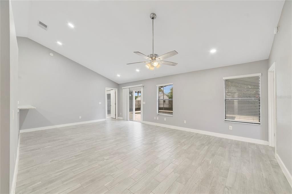 Active With Contract: $475,000 (4 beds, 2 baths, 1605 Square Feet)