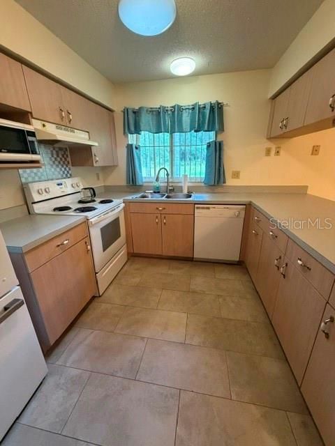 En Venta: $229,900 (2 camas, 2 baños, 1364 Pies cuadrados)
