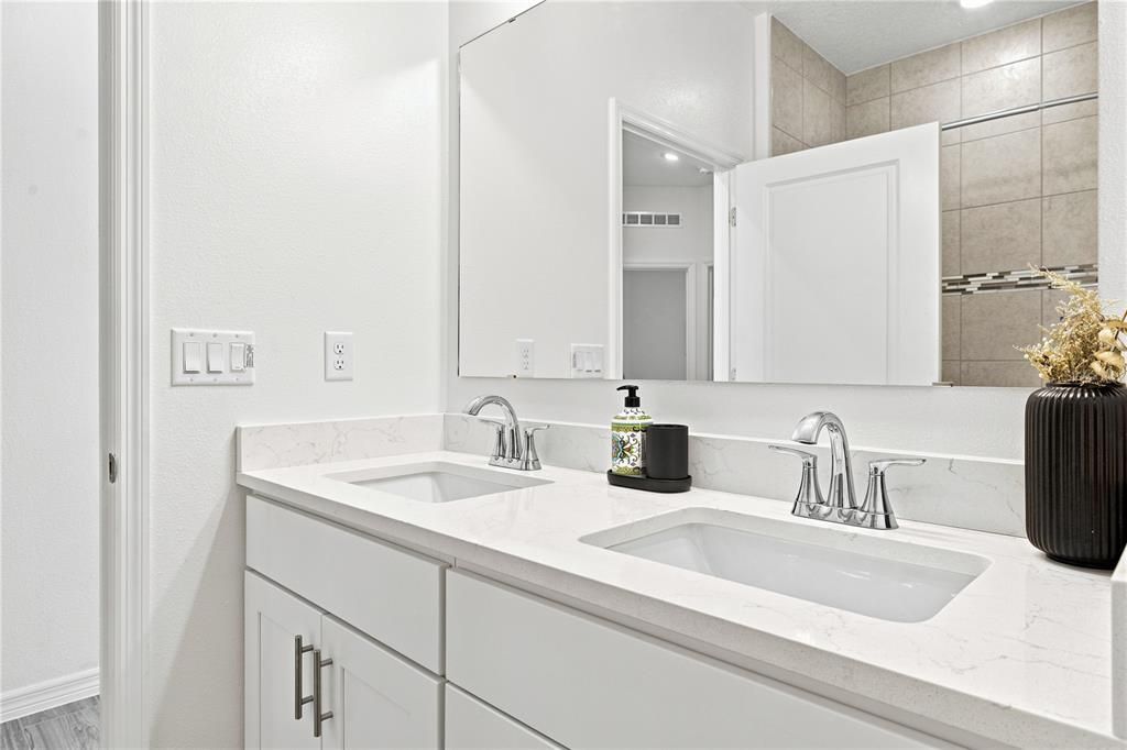 En Venta: $385,000 (3 camas, 2 baños, 1673 Pies cuadrados)