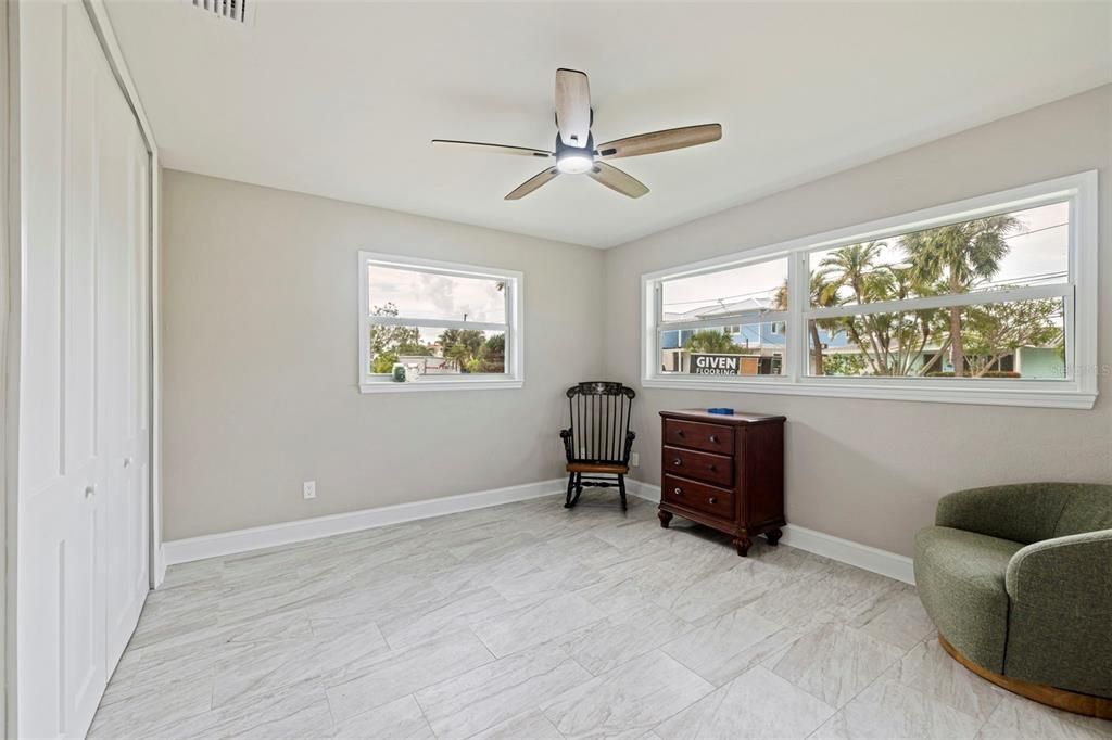Activo con contrato: $499,000 (3 camas, 3 baños, 1964 Pies cuadrados)