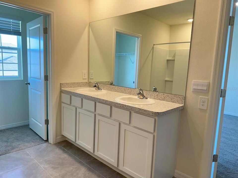 For Sale: $785,000 (5 beds, 3 baths, 2631 Square Feet)