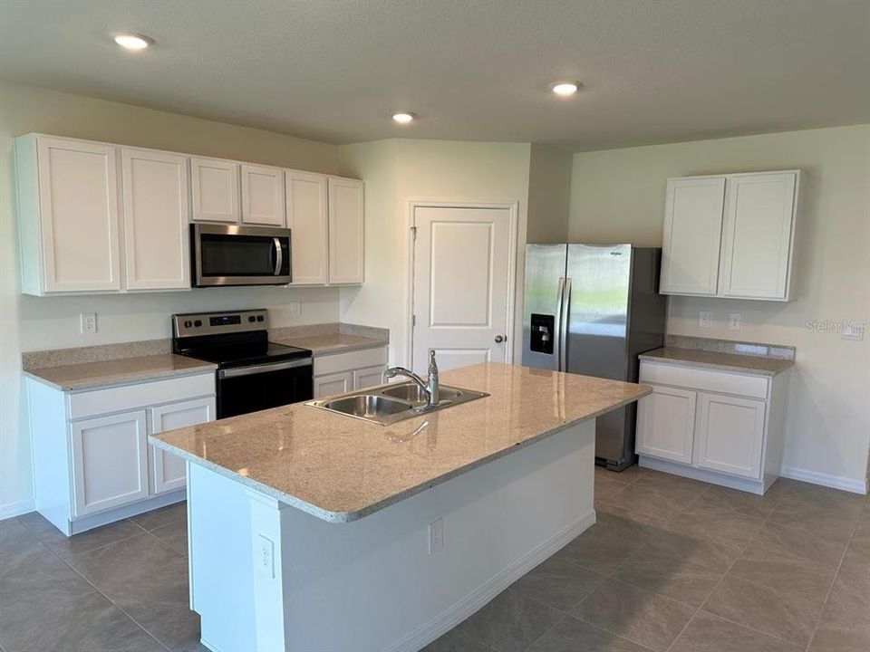 For Sale: $785,000 (5 beds, 3 baths, 2631 Square Feet)
