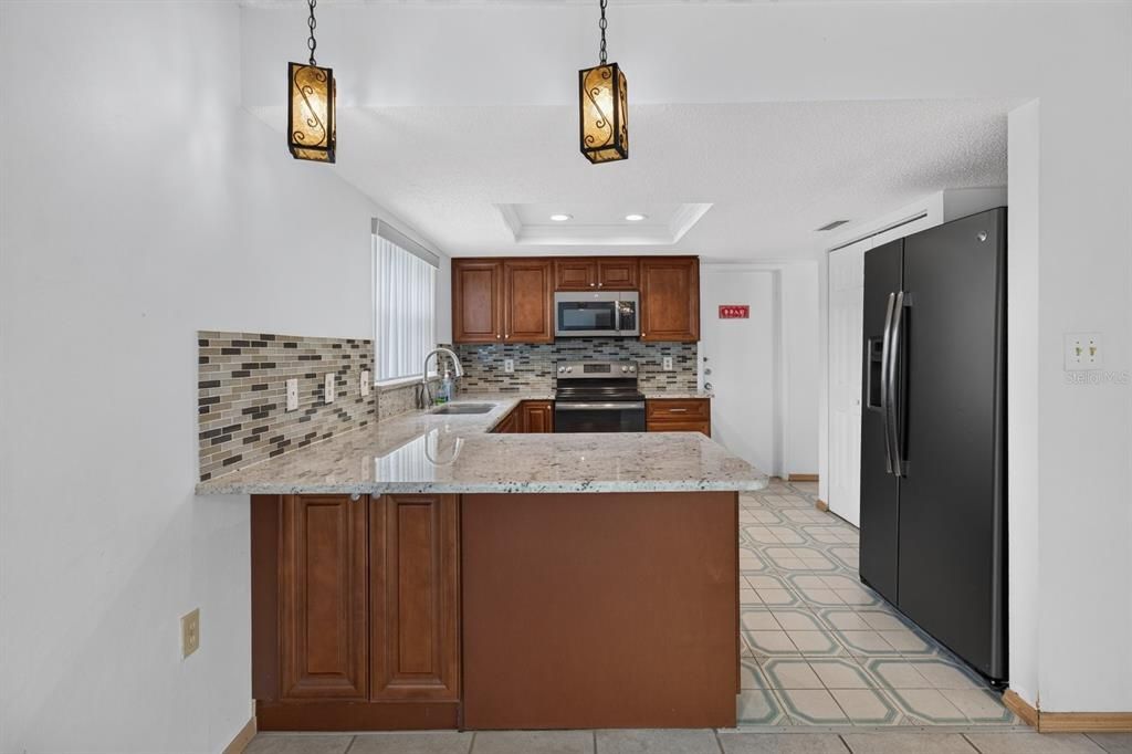 En Venta: $438,000 (3 camas, 3 baños, 1910 Pies cuadrados)