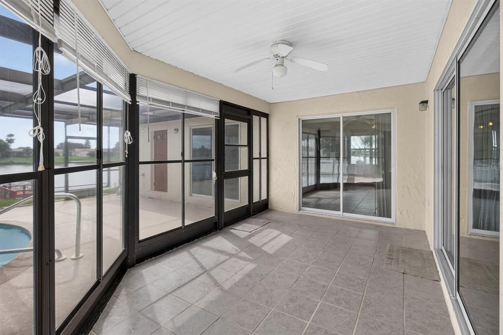 En Venta: $438,000 (3 camas, 3 baños, 1910 Pies cuadrados)