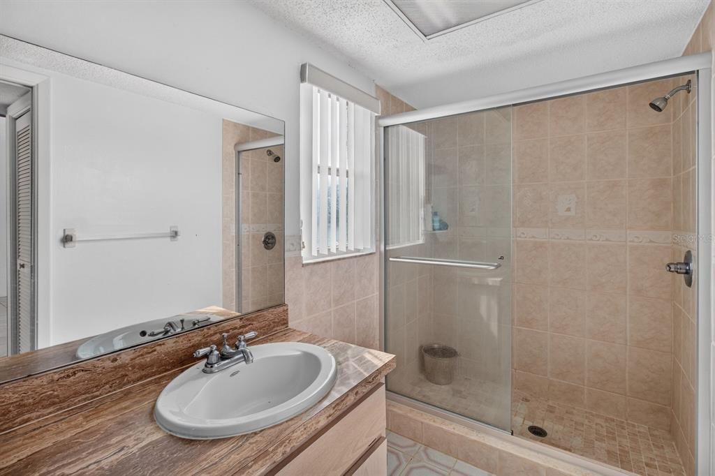 En Venta: $438,000 (3 camas, 3 baños, 1910 Pies cuadrados)