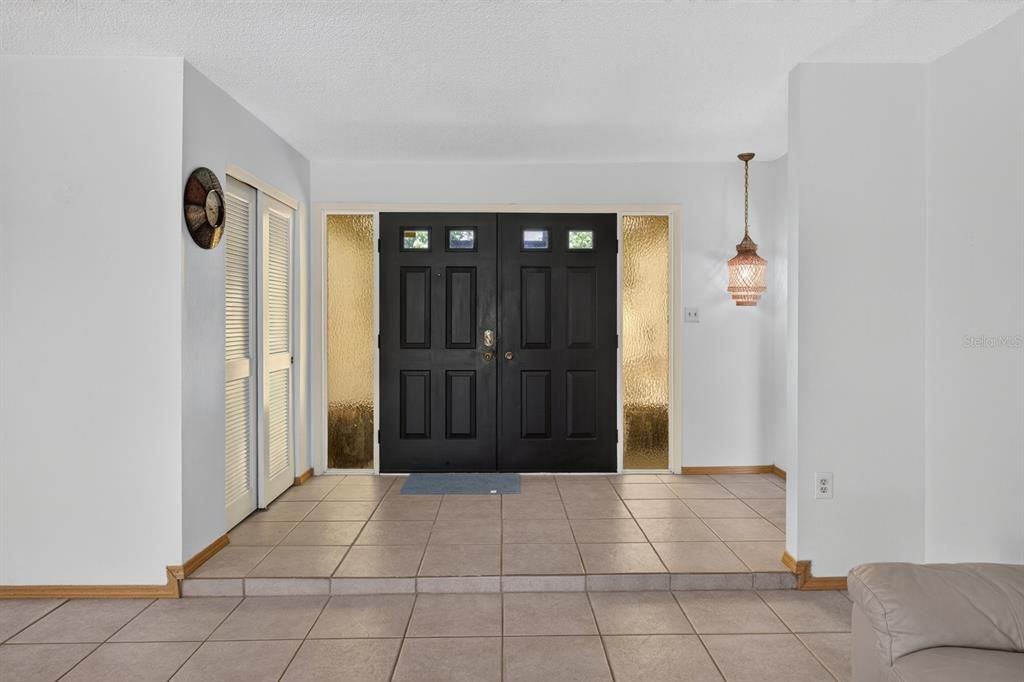 En Venta: $438,000 (3 camas, 3 baños, 1910 Pies cuadrados)