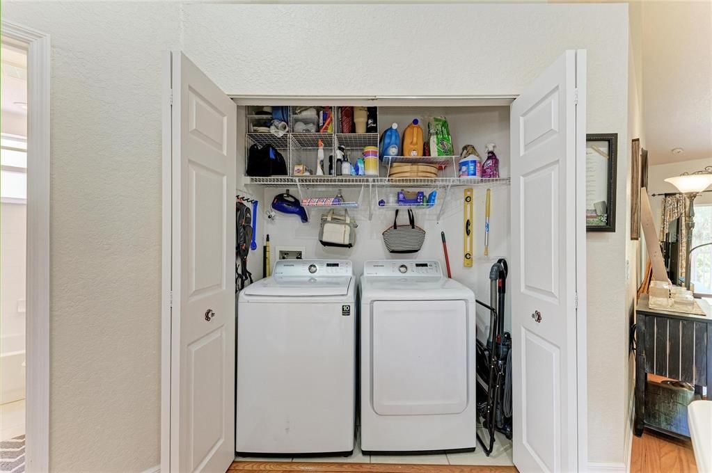 For Sale: $275,000 (2 beds, 2 baths, 1406 Square Feet)