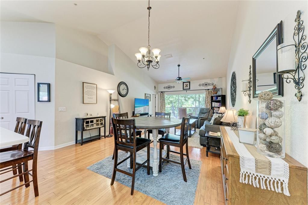 For Sale: $275,000 (2 beds, 2 baths, 1406 Square Feet)