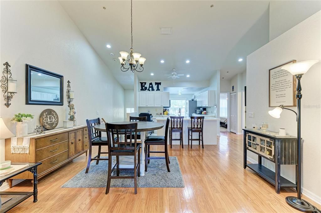 For Sale: $275,000 (2 beds, 2 baths, 1406 Square Feet)