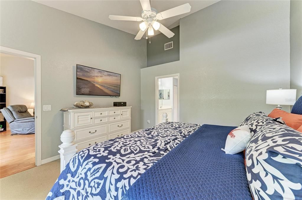 For Sale: $275,000 (2 beds, 2 baths, 1406 Square Feet)
