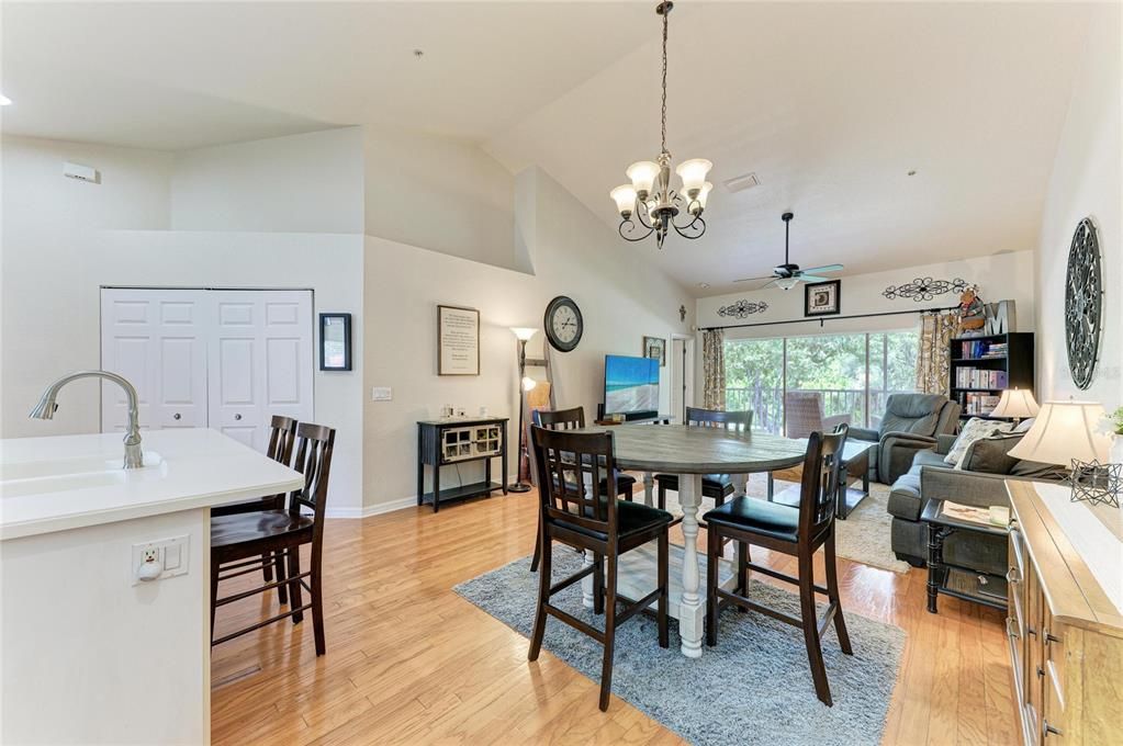For Sale: $275,000 (2 beds, 2 baths, 1406 Square Feet)