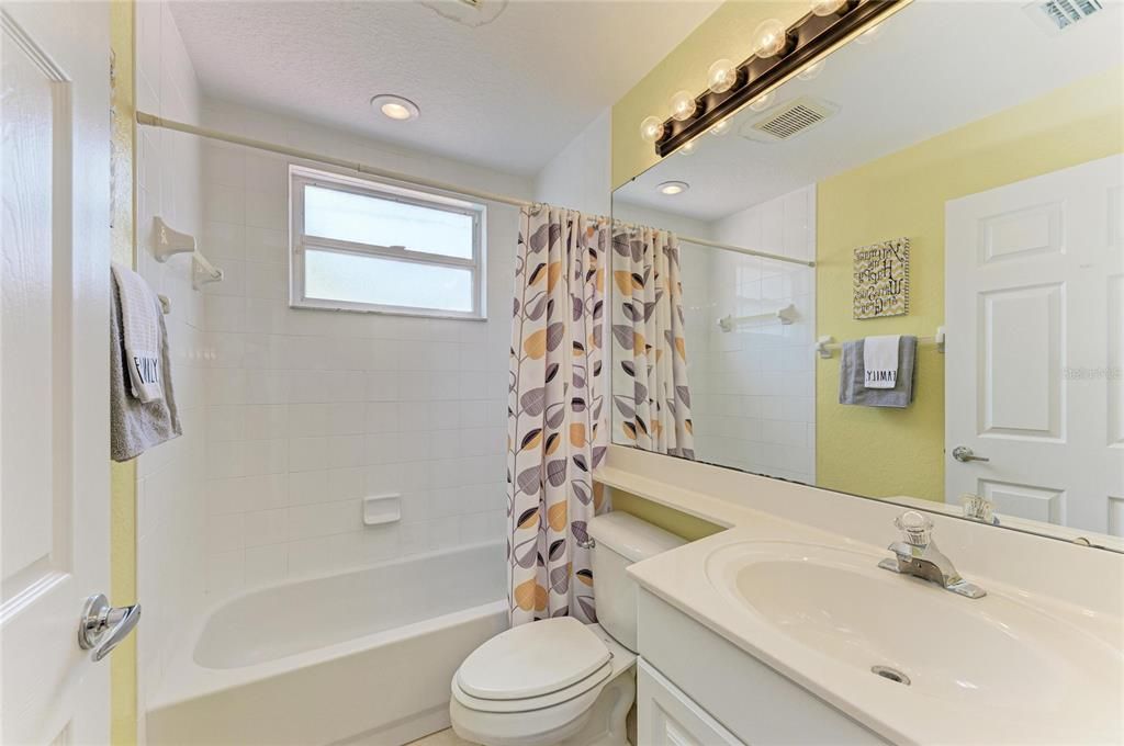 For Sale: $275,000 (2 beds, 2 baths, 1406 Square Feet)