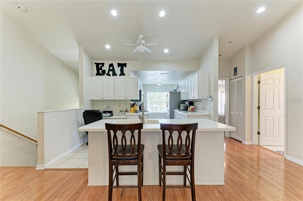 For Sale: $275,000 (2 beds, 2 baths, 1406 Square Feet)