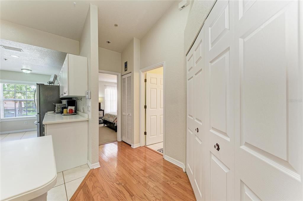 For Sale: $275,000 (2 beds, 2 baths, 1406 Square Feet)