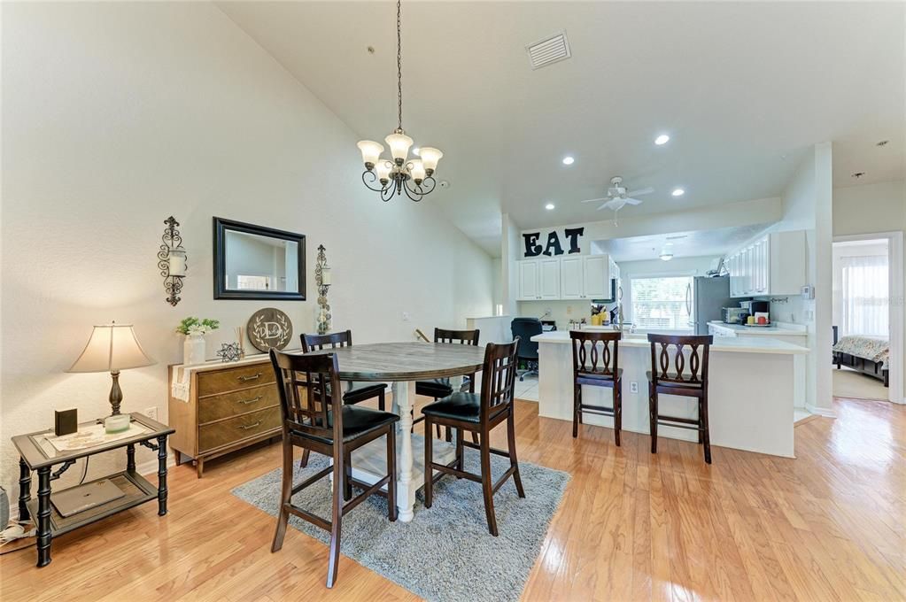 For Sale: $275,000 (2 beds, 2 baths, 1406 Square Feet)