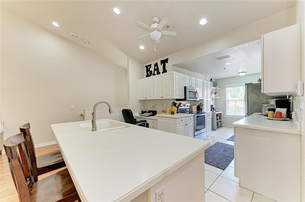 For Sale: $275,000 (2 beds, 2 baths, 1406 Square Feet)