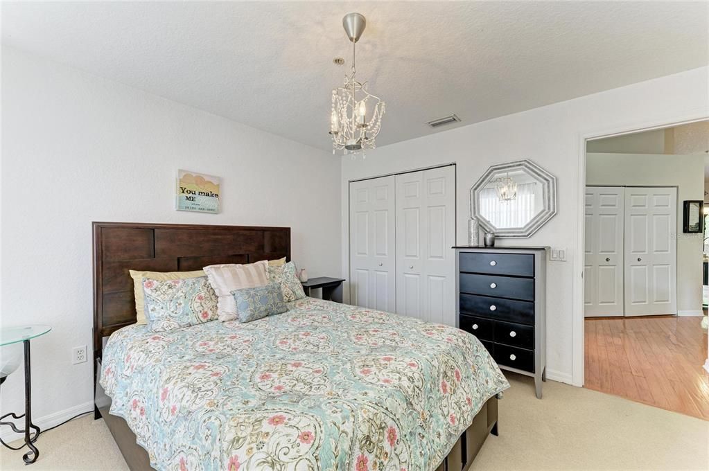 For Sale: $275,000 (2 beds, 2 baths, 1406 Square Feet)