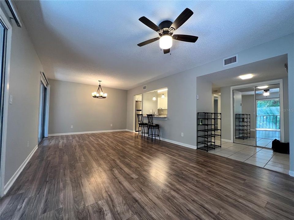For Rent: $1,500 (2 beds, 2 baths, 897 Square Feet)