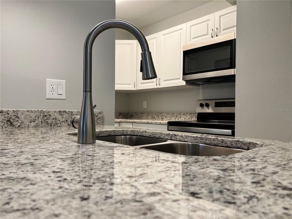 For Rent: $1,500 (2 beds, 2 baths, 897 Square Feet)