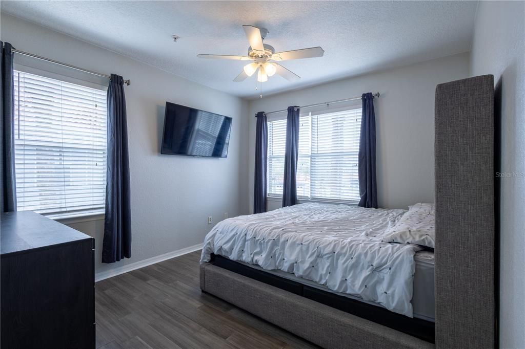 For Sale: $164,900 (2 beds, 2 baths, 1083 Square Feet)