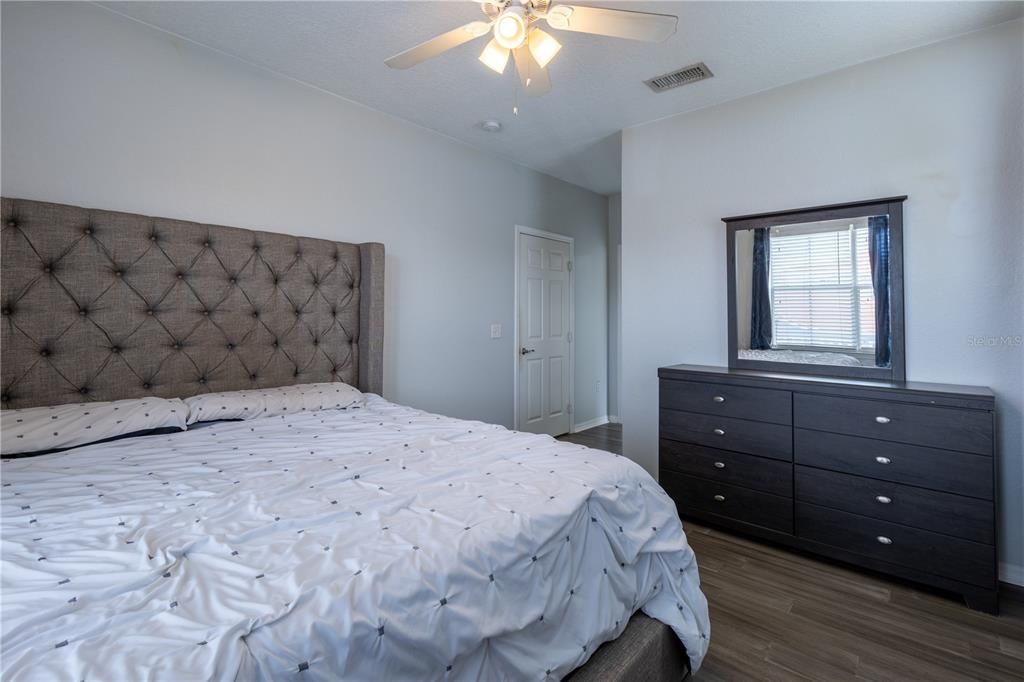 For Sale: $164,900 (2 beds, 2 baths, 1083 Square Feet)