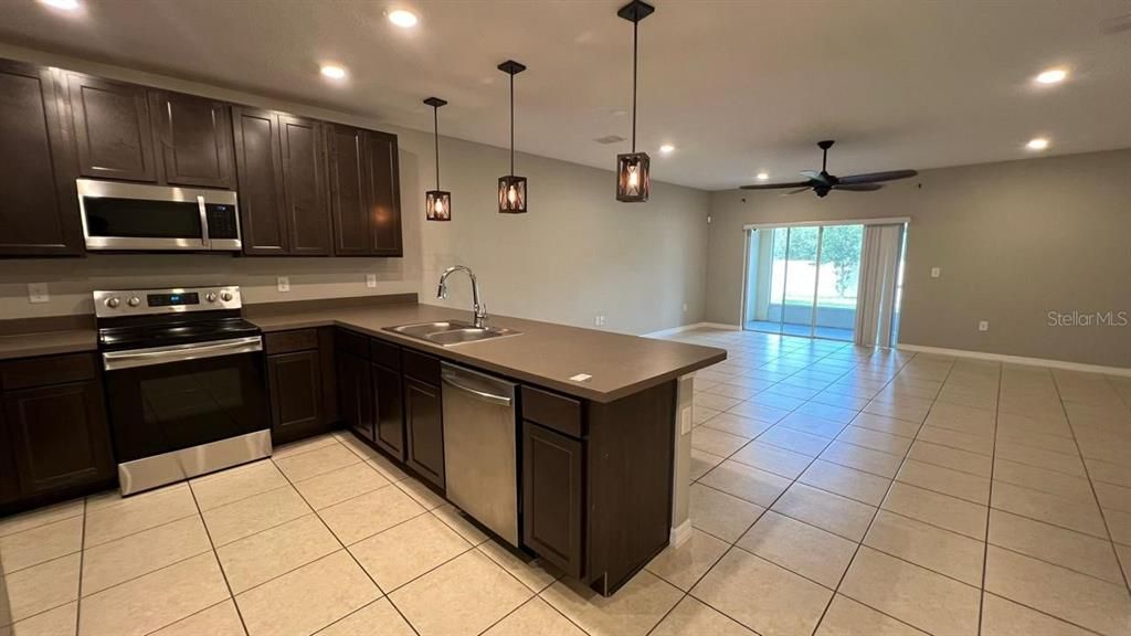 For Rent: $1,990 (3 beds, 2 baths, 1762 Square Feet)