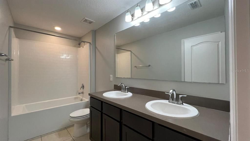For Rent: $1,990 (3 beds, 2 baths, 1762 Square Feet)