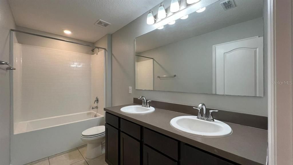 For Rent: $1,990 (3 beds, 2 baths, 1762 Square Feet)