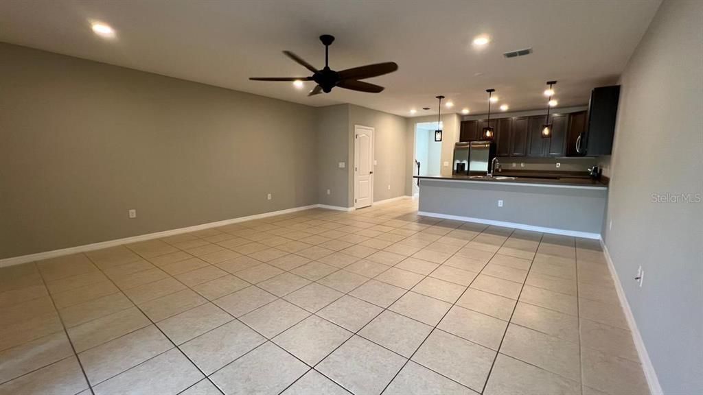 For Rent: $1,990 (3 beds, 2 baths, 1762 Square Feet)