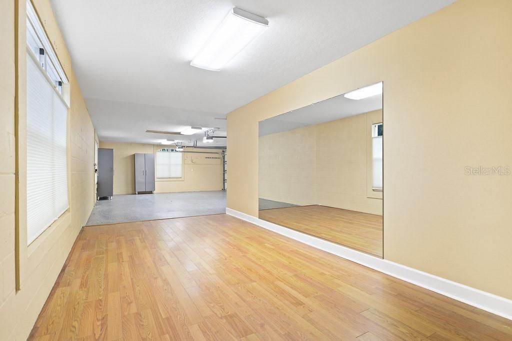 For Sale: $1,175,000 (5 beds, 5 baths, 4821 Square Feet)