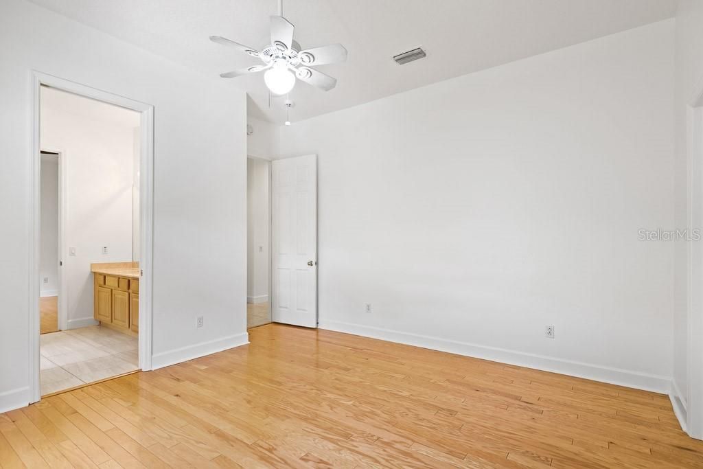 For Sale: $1,175,000 (5 beds, 5 baths, 4821 Square Feet)