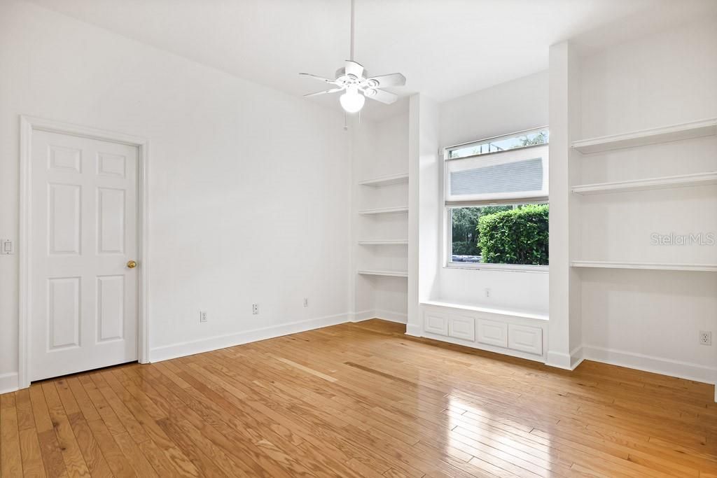 For Sale: $1,175,000 (5 beds, 5 baths, 4821 Square Feet)