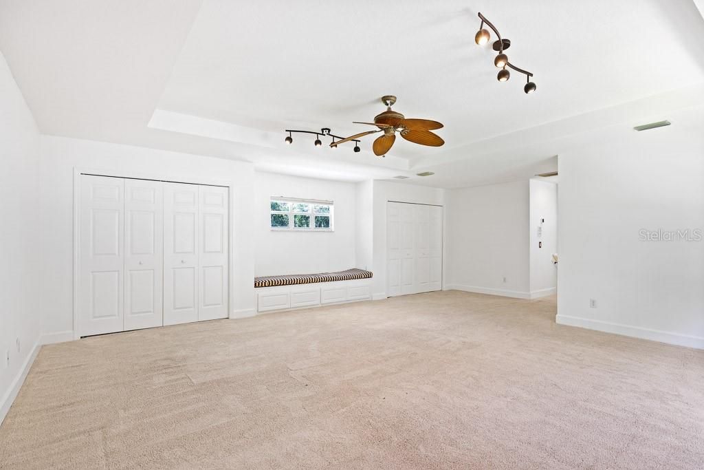 For Sale: $1,175,000 (5 beds, 5 baths, 4821 Square Feet)
