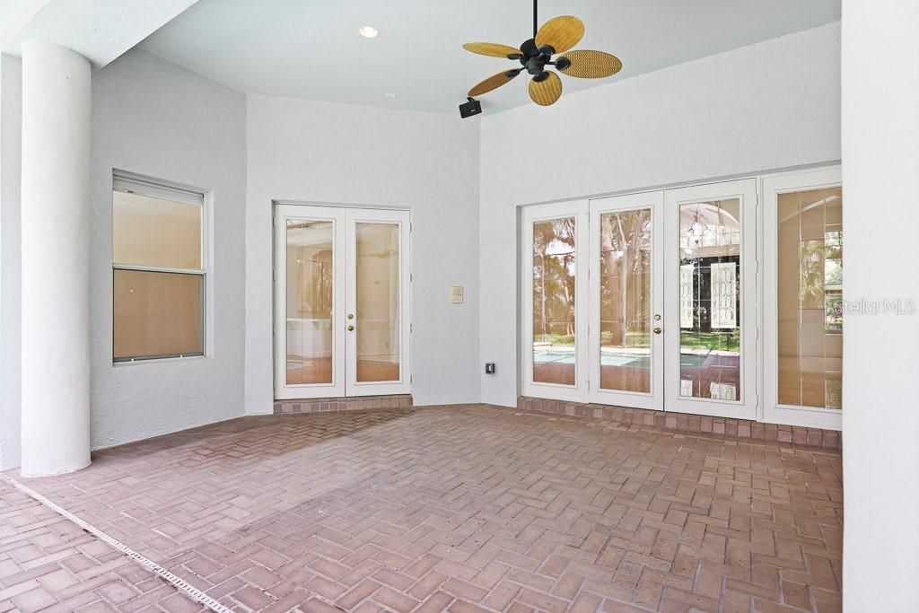 For Sale: $1,175,000 (5 beds, 5 baths, 4821 Square Feet)