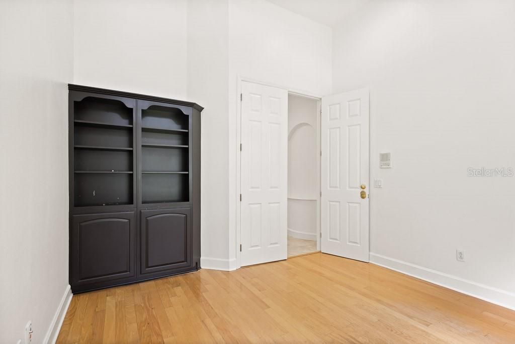 For Sale: $1,175,000 (5 beds, 5 baths, 4821 Square Feet)