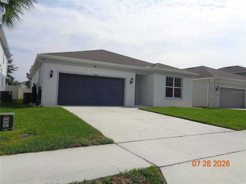 For Rent: $2,495 (3 beds, 2 baths, 1650 Square Feet)
