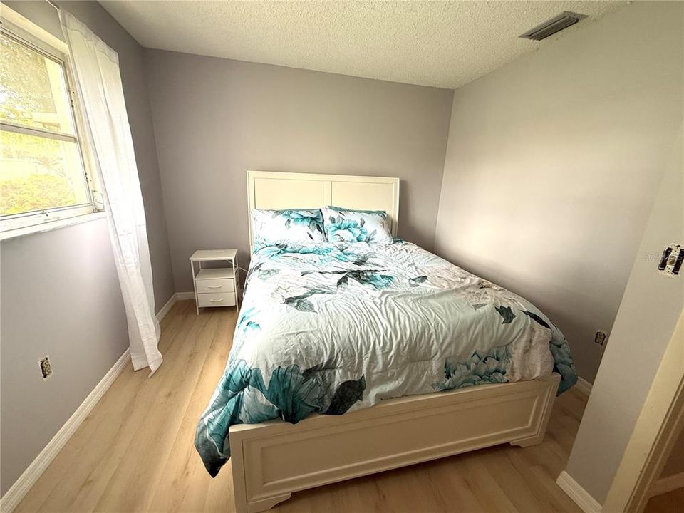 For Sale: $129,000 (2 beds, 1 baths, 900 Square Feet)