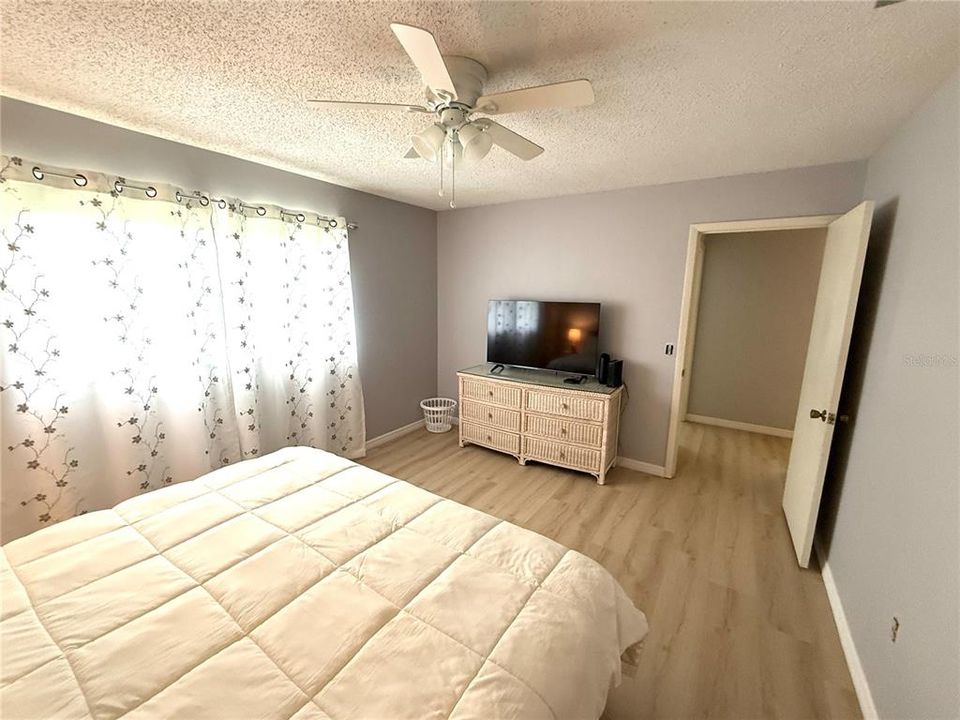For Sale: $129,000 (2 beds, 1 baths, 900 Square Feet)