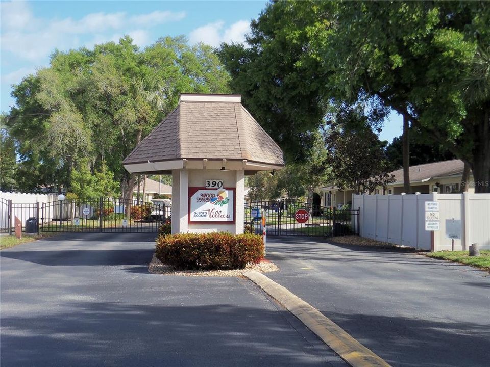 For Sale: $129,000 (2 beds, 1 baths, 900 Square Feet)