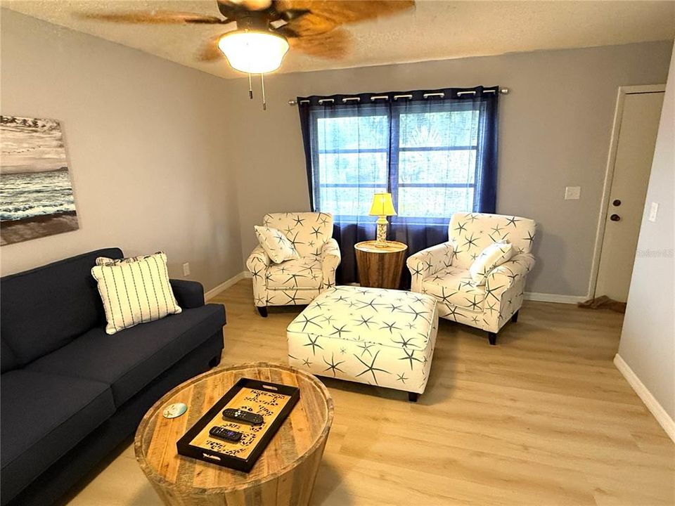 For Sale: $129,000 (2 beds, 1 baths, 900 Square Feet)