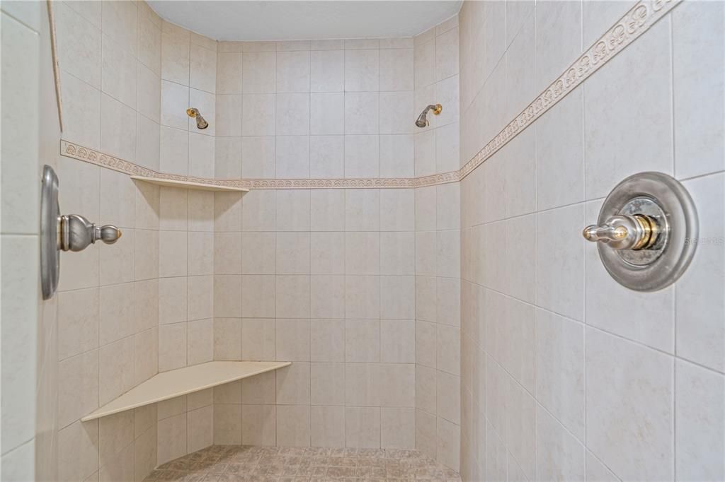En Venta: $1,100,000 (3 camas, 3 baños, 2226 Pies cuadrados)