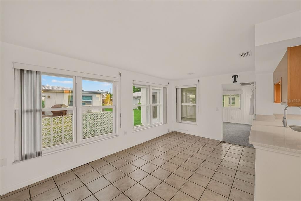 На продажу: $315,000 (2 спален, 2 ванн, 854 Квадратных фут)