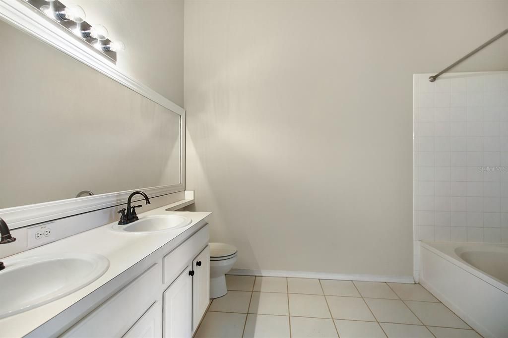 For Rent: $1,775 (2 beds, 1 baths, 1110 Square Feet)