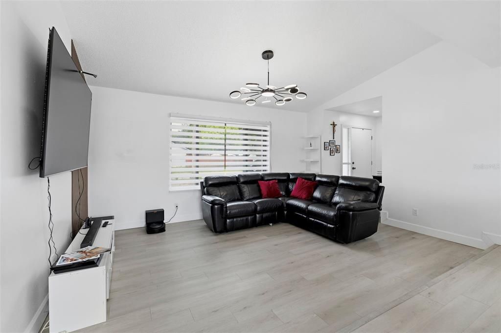 For Sale: $420,000 (4 beds, 2 baths, 1683 Square Feet)