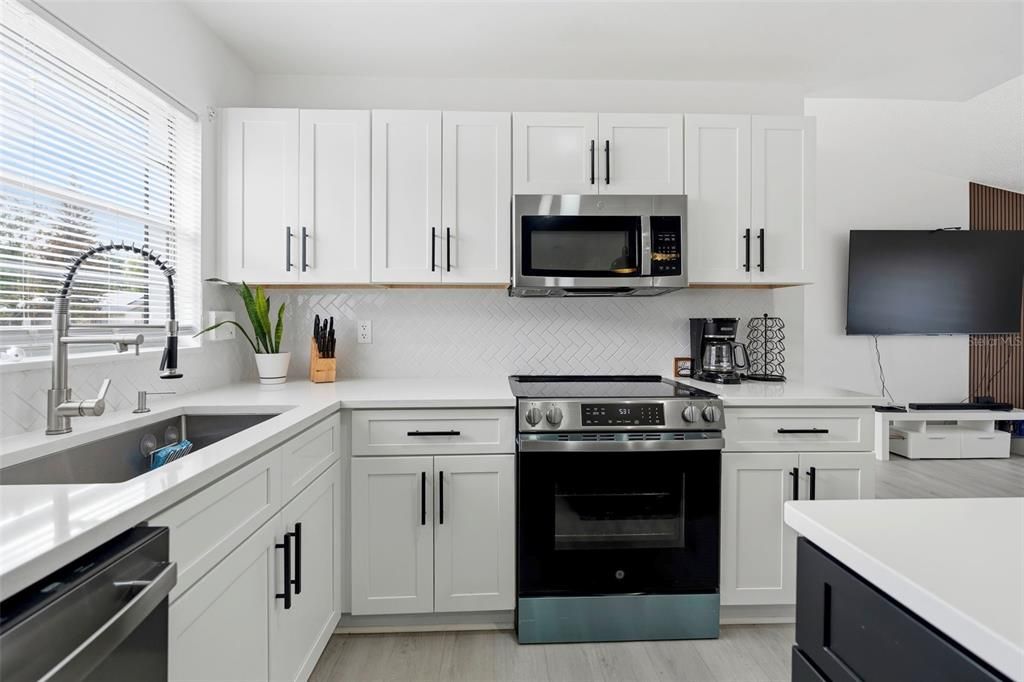 For Sale: $420,000 (4 beds, 2 baths, 1683 Square Feet)
