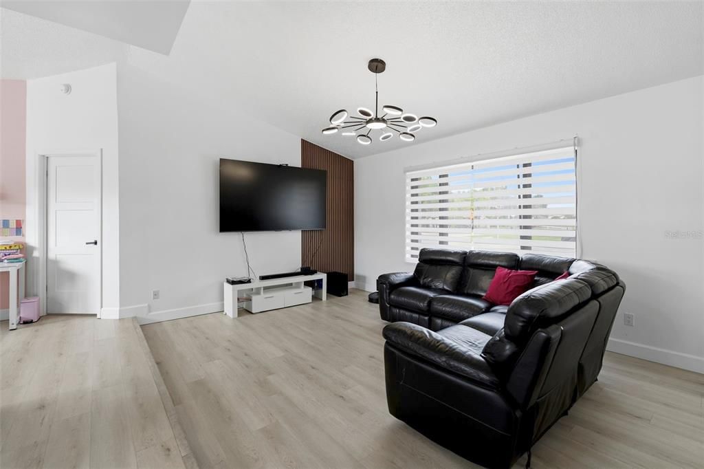 For Sale: $420,000 (4 beds, 2 baths, 1683 Square Feet)