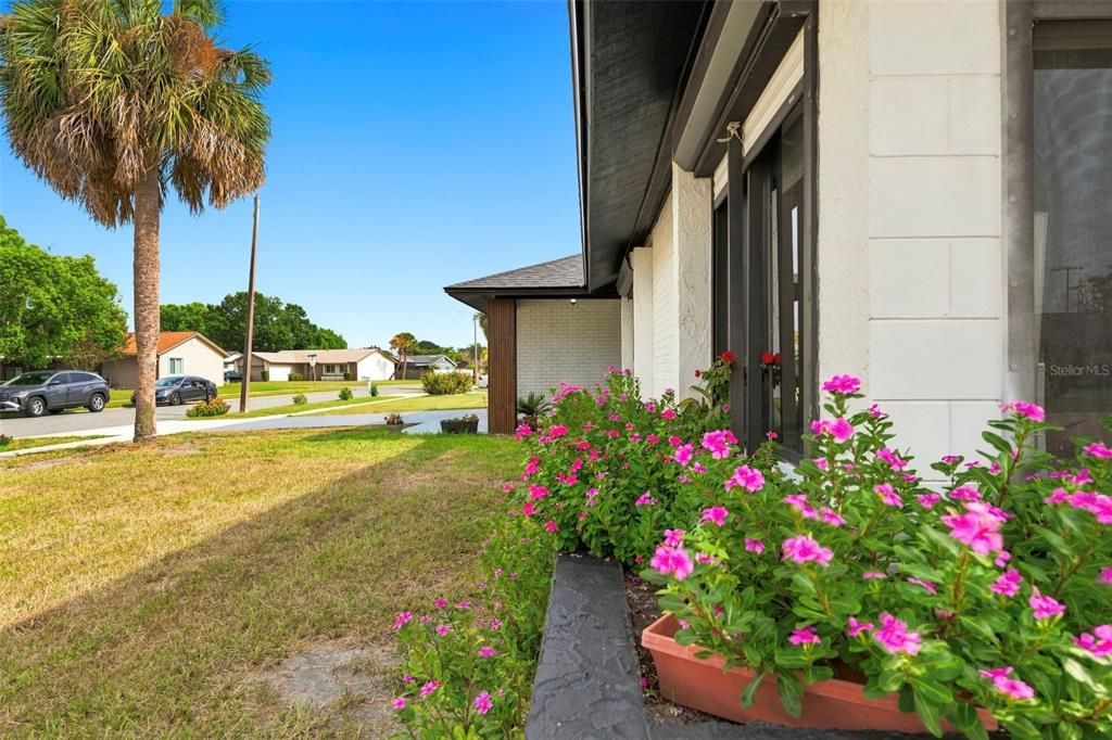 For Sale: $420,000 (4 beds, 2 baths, 1683 Square Feet)